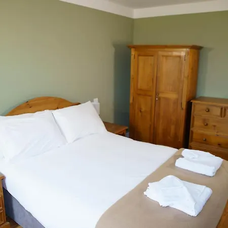 Courtyard - 3 Bed No 12 *