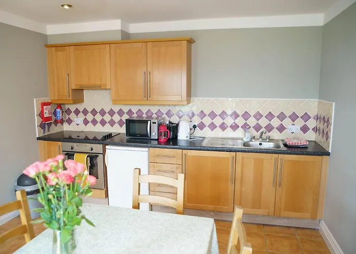 Courtyard - 3 Bed No 12 *