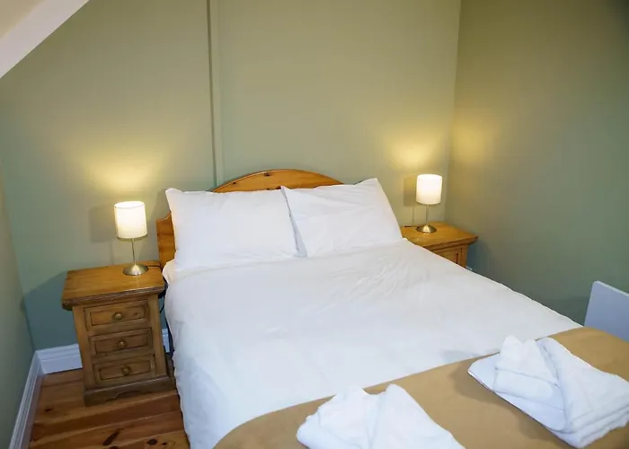 Courtyard - 3 Bed No 12 Tatil Evi Dingle